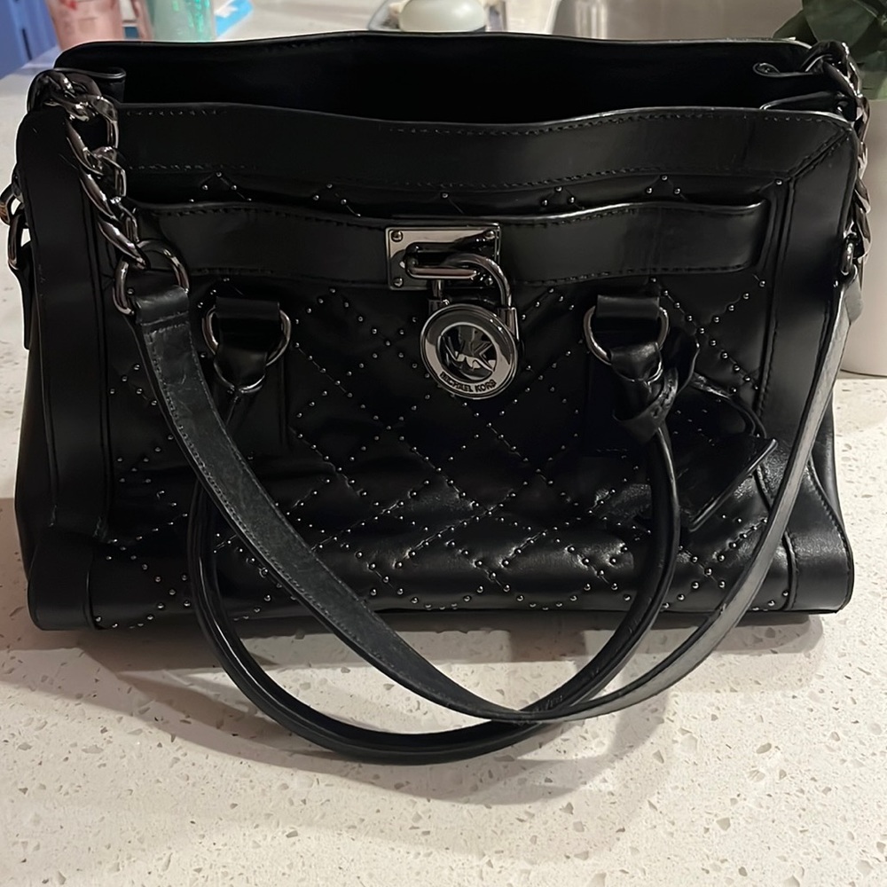 Black leather Michael Kors bag, in very good condition